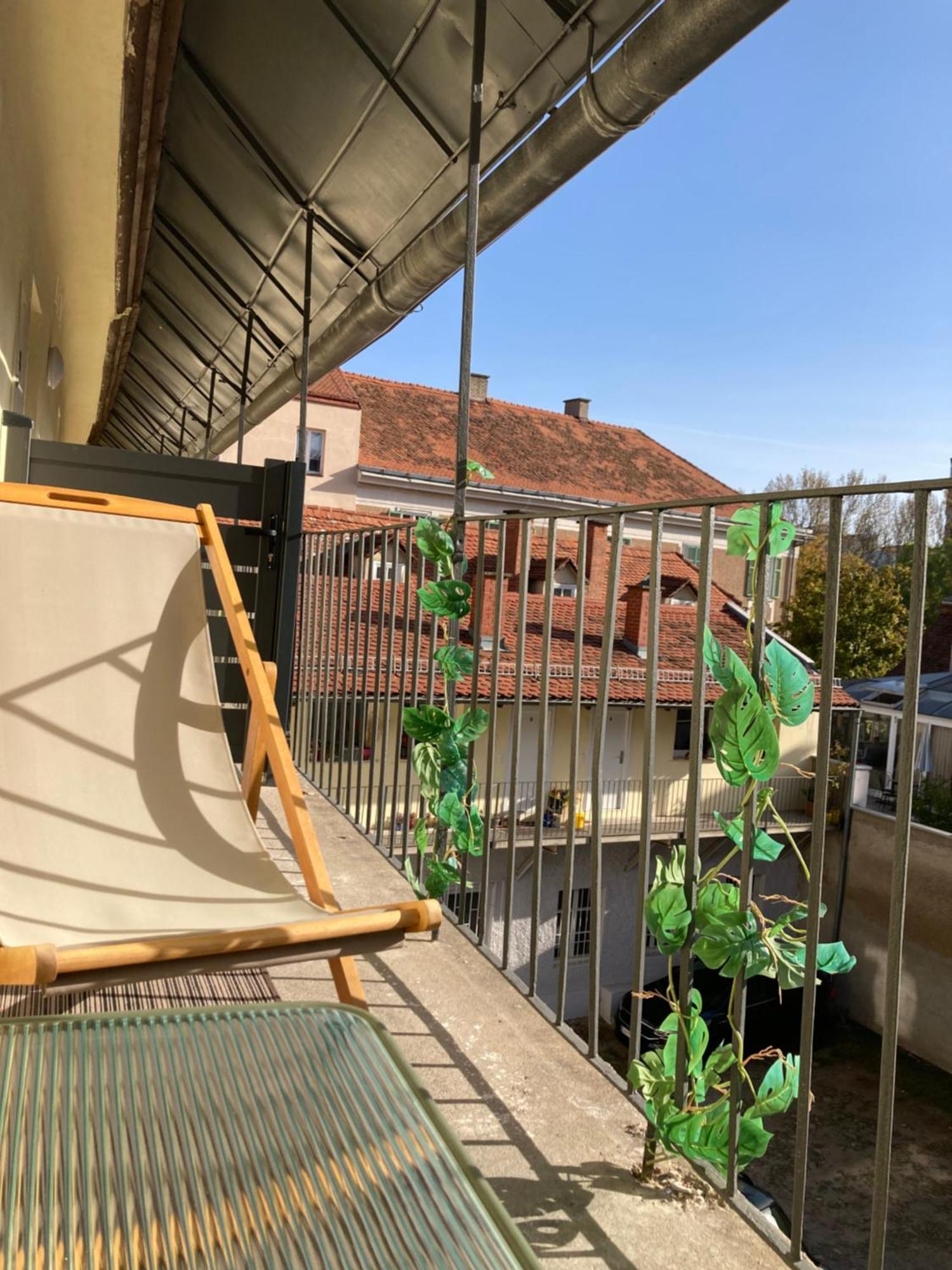 Whats-App Self-Check-In - Vibrant City Life In Graz Exterior foto