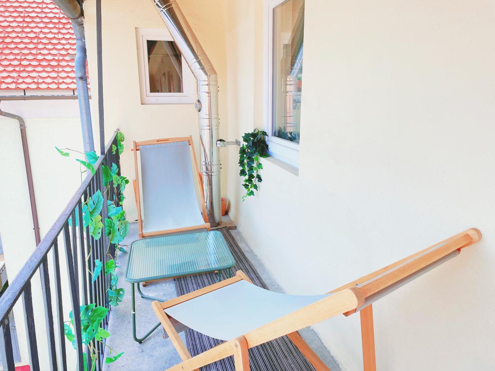 Whats-App Self-Check-In - Vibrant City Life In Graz Exterior foto